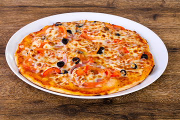 Pizza with ham