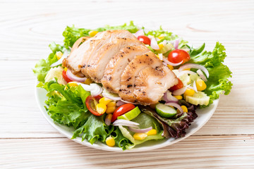 Healthy salad bowl with chicken breast