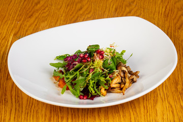 Salad with chicken liver