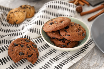 Fototapeta na wymiar Plate with chocolate chip cookies on table