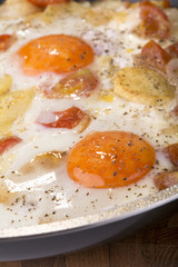 Spiegeleier und Bratkartoffeln
