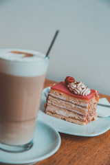 Gesundes Essen zum Frühstück, smoothie, kaffee, bürger, salat, hipster food