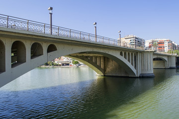 Puente de San Telmo. Río Guadalquivir / San Telmo's bridge. The Guadalquivir. Sevilla