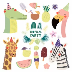 Foto op Aluminium Hand getekende vectorillustratie van een leuke grappige krokodil, flamingo, giraf, zebra in feestmutsen, met fruit, ijs, cocktails, offerte. Geïsoleerde objecten. Scandinavische stijl plat ontwerp. Uitnodiging. © Maria Skrigan