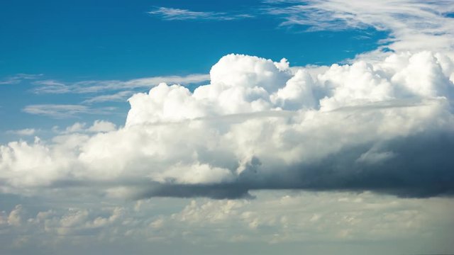 4k timelapse footage of a cumulonimbus cloud moving.