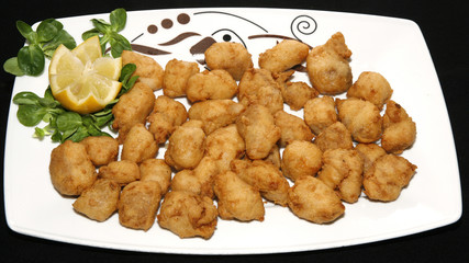 Deliciosa ración de pescado o cazón en adobado y frito, típica de la cocina española