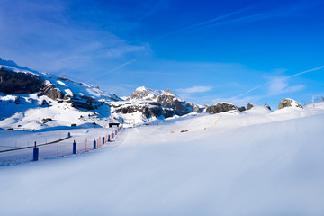 Fototapeta na wymiar Candanchu ski in Huesca on Pyrenees Spain