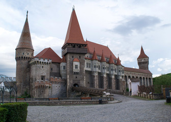 Fototapeta premium Bridge across to Corvin Castle aka Hunyadi Castle in Hunedoara, Romania