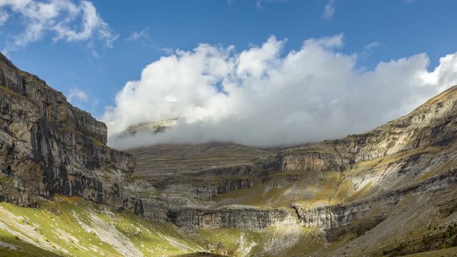4k timelase footage of the Circo do Soaso, in Ordesa e Monte Perdido National Park, Spain. A special zoom focus on Monte Perdido Mountain peak.