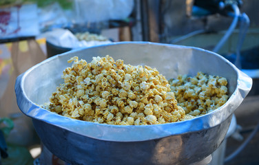Mix the popcorn butter placed in a tank that is sold on the General market in the country, Thailand.