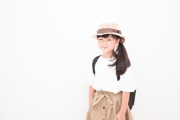 麦わら帽子を被る女の子