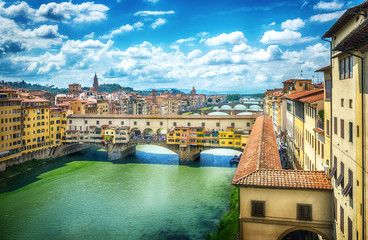 Famous bridge Ponte Vecchio on the river Arno in Florence, Italy. - obrazy, fototapety, plakaty