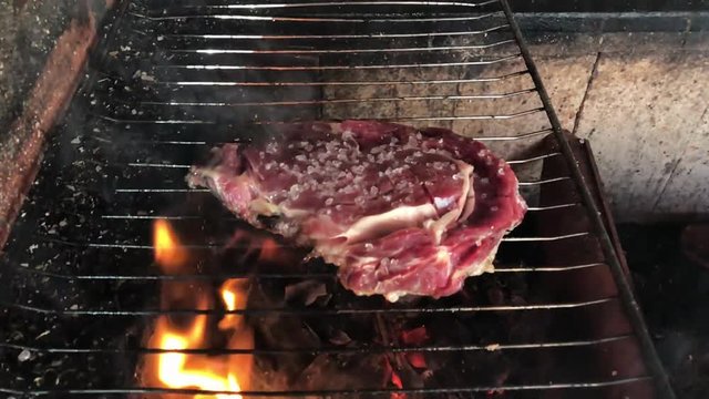 Contra fil&eacute; assado no carv&atilde;o