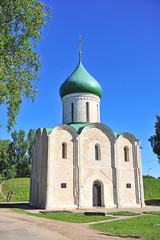 Fototapeta na wymiar Beautiful church in park of Pereslavl town