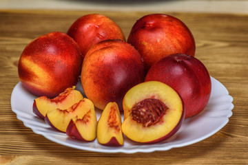 Plakat nectarines on a plate