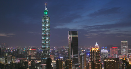 Fototapeta na wymiar Taipei at night