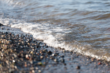 Fototapeta na wymiar Meerwasser mit kleinen Wellen am Strand