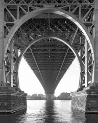 Keuken spatwand met foto Black and White of the Williamsburg Bridge in New York on a hazy day © Claude Huot