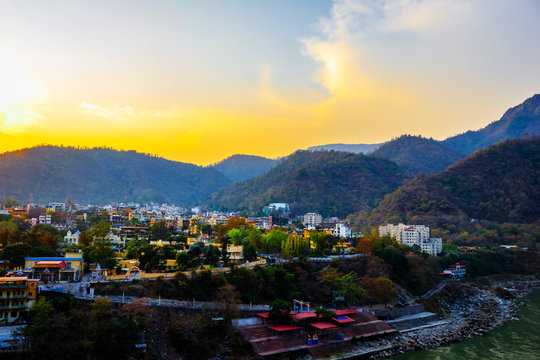 top view of the city rishikesh in India wallpaper