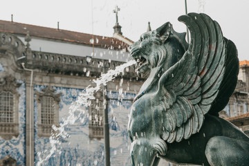 Fototapeta premium Ancient Winged Lion Fountain in the town square in Porto, Portugal