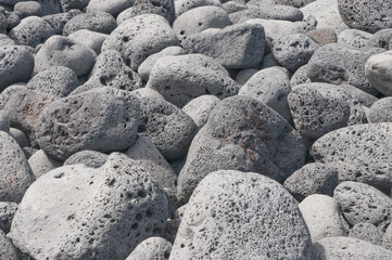 Ausgewaschene Kieselsteine am Meer