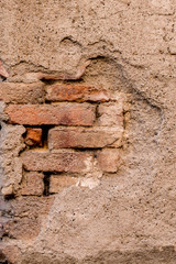 mur de brique rouge abimé