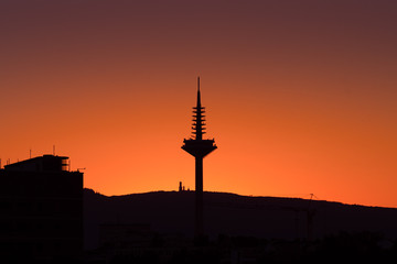 Fernmeldeturm vor Sonnenuntergang
