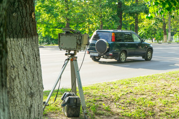 The device for measuring the speed of the car. The police hid behind a tree.