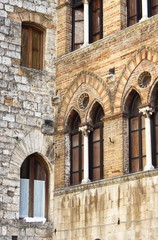 Fototapeta na wymiar Medieval windows in San Gimignano, Italy