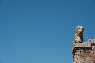 Häuser und Kirche in Val de San Lorenzo, Spanien (Nahe Astorga)