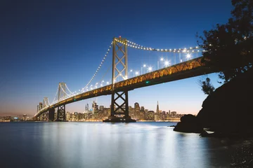 Tischdecke Skyline von San Francisco mit Bay Bridge in der Dämmerung, Kalifornien, USA © JFL Photography