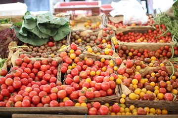 フランスの市場にあるミニトマト