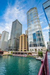 Naklejka premium Skyscrapers along the Chicago River, in Chicago, Illinois