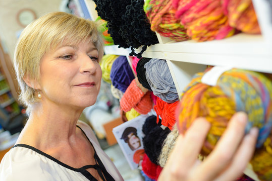 woman choosing wool