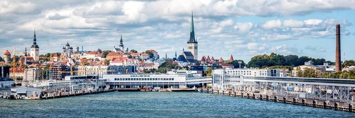 Fototapeten Beautiful cityscape, Tallinn, the capital of Estonia, view of the city from the sea, travel to the Baltic states and Scandinavian countries © olezzo