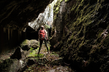 Obraz premium explore ancient fortress cave