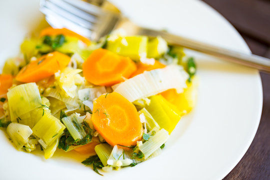 Zeytinyagli pirasa - a traditional turkish vegan dish with carrots, leek, herbs and olive oil