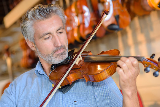 man playing the violin