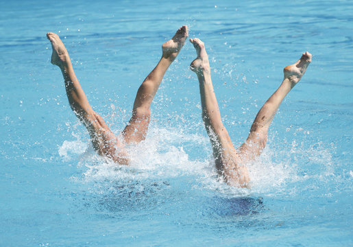 Comp&eacute;tition de natation synchronis&eacute;e.