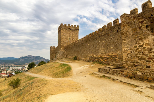 Генуэзская крепость в городе Судак, полуостров Крым, Черное море