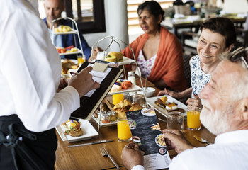 Family eating breakfast at a hotel - obrazy, fototapety, plakaty
