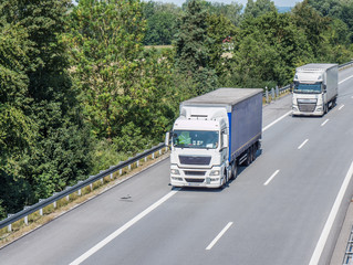 LKW Verkehr auf der Autobahn