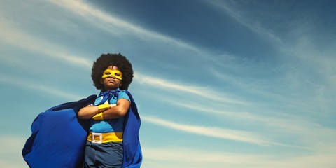 Strong superhero girl with superpowers © Rawpixel.com