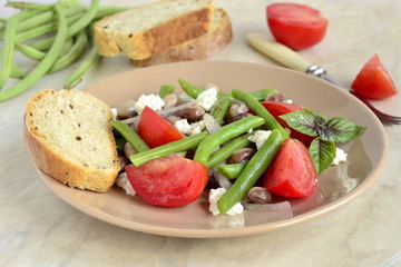 Bean salad with tomatoes, green beans and feta