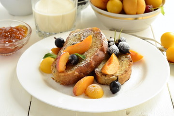 French toast with fresh berries