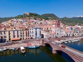 Bosa, Ville colorée vue drone
