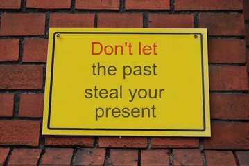Don't let the past steal your present - obrazy, fototapety, plakaty