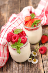 yogurt with fruit