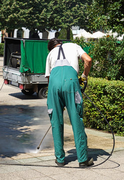 Street cleaner works with a steam clener