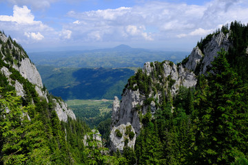 Rumunia, Karpaty Rumuńskie - biała grań masywu górskiego Piatra Craiului © Iwona
